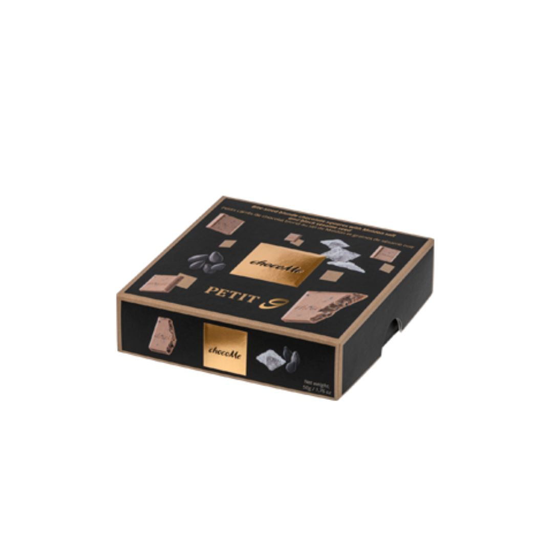PT909 Cuadraditos de chocolate rubio con sal Maldon y semillas de sésamo negro 50g